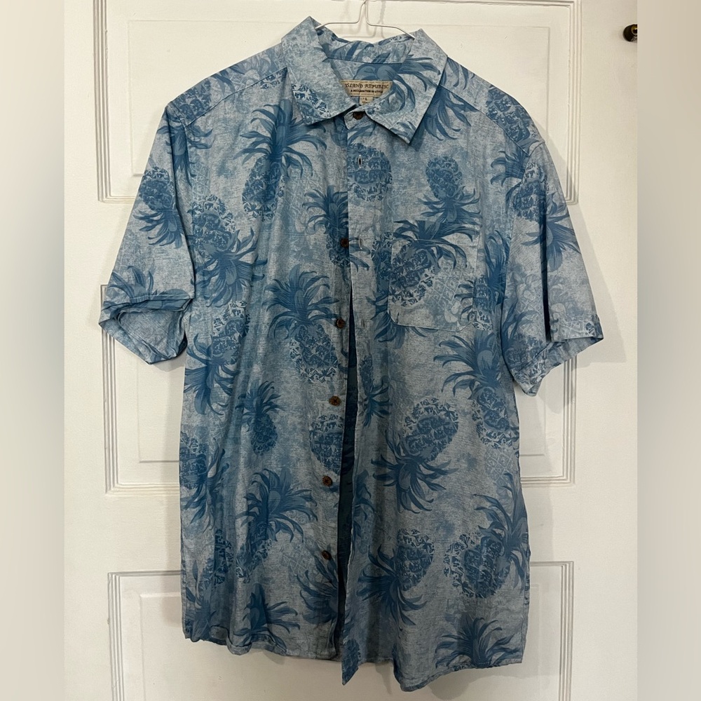Banana Republic Men’s Hawaiian Shirt